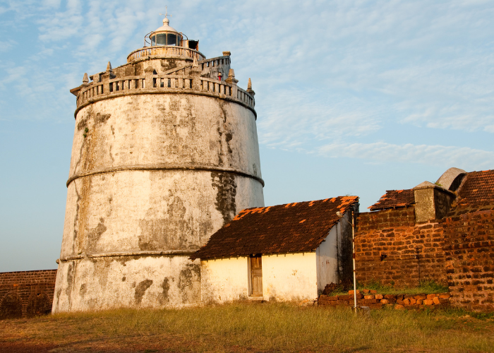 Explore Goa’s churches, forts, and monuments with a sightseeing taxi service