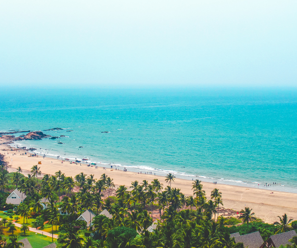 Discover Sinquerim Beach with our Goa sightseeing taxi and enjoy the famous Aguada Fort nearby